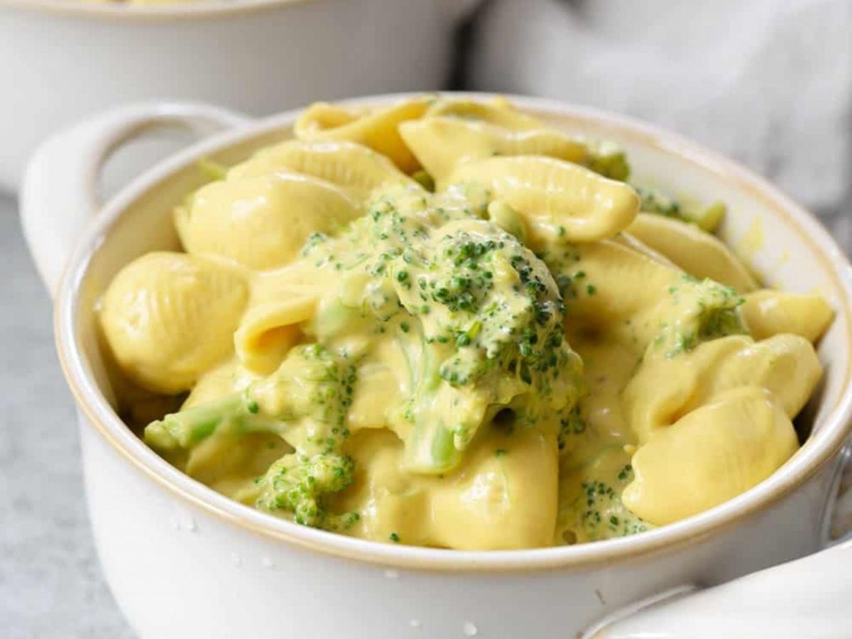 pasta vegan cheese broccoli