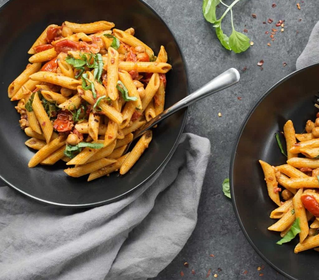 spicy pasta with tomatoes vegan