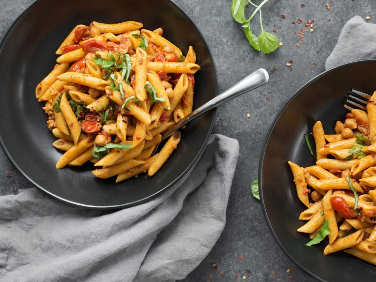 spicy pasta with tomatoes vegan
